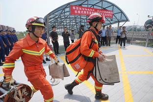 ?大了小一轮？越南19岁小将对日本破门，国足平均29.7岁……